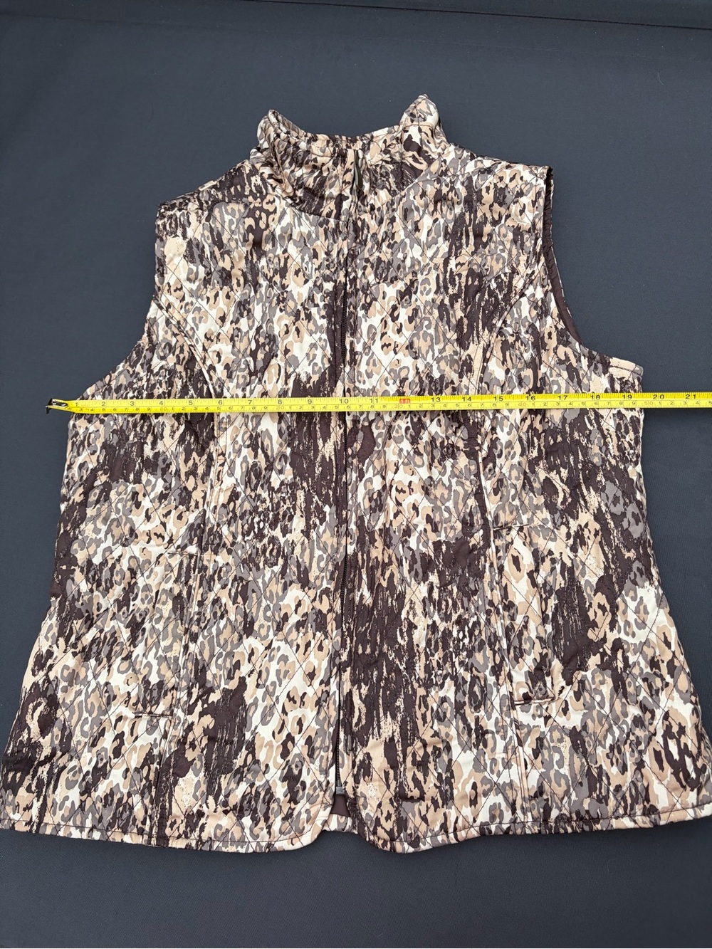 Women's camo rinted vest